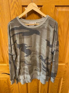 Dantelle Olive Green Camo Pullover Sweatshirt